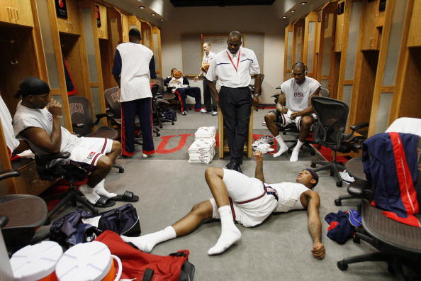 拜仁慕尼黑发布备战花絮，冲刺阶段内部沟通，NBA季后赛任务艰巨，更衣室氛围转暖(2024年拜仁慕尼黑中场转出)