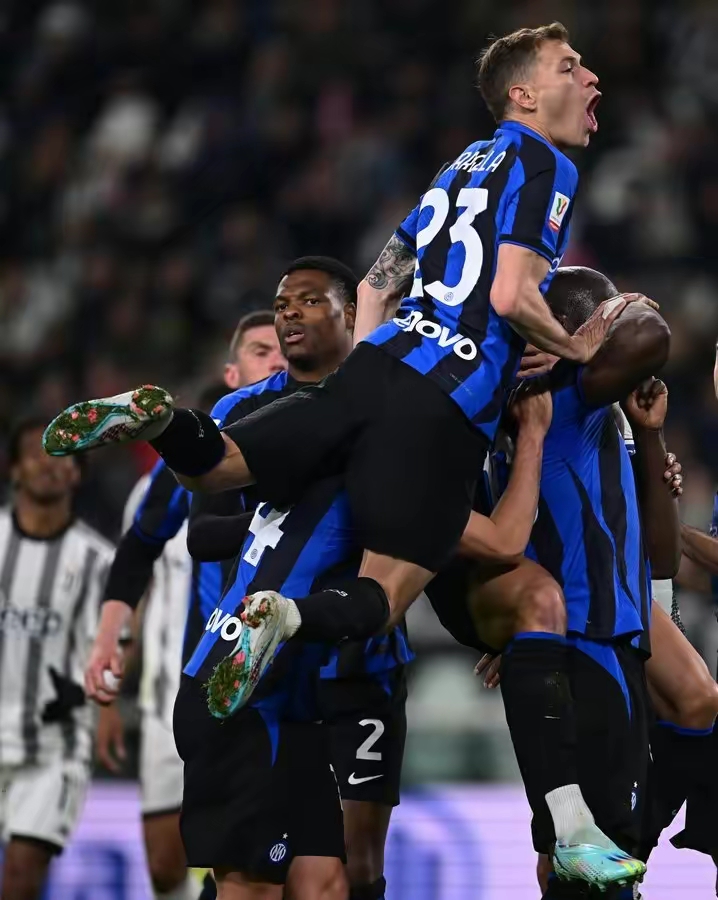 中欧体育官网-关于洛杉矶湖人训练开放日，赛前更衣室发声引欢呼，意大利杯在即，球队文化再被提及的信息